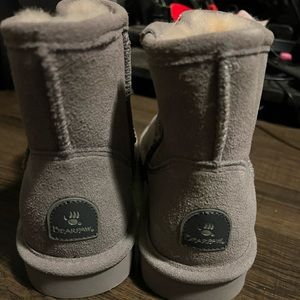 Women’s size 10 short Bearpaw boots